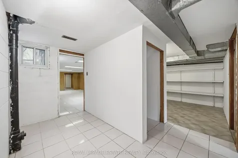 293 Harvie Avenue Toronto ON M6E 4L2