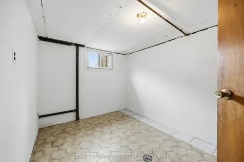 293 Harvie Avenue Toronto ON M6E 4L2