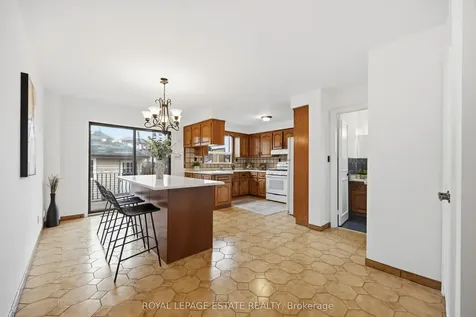 293 Harvie Avenue Toronto ON M6E 4L2