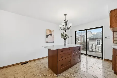 293 Harvie Avenue Toronto ON M6E 4L2