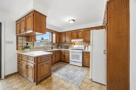 293 Harvie Avenue Toronto ON M6E 4L2