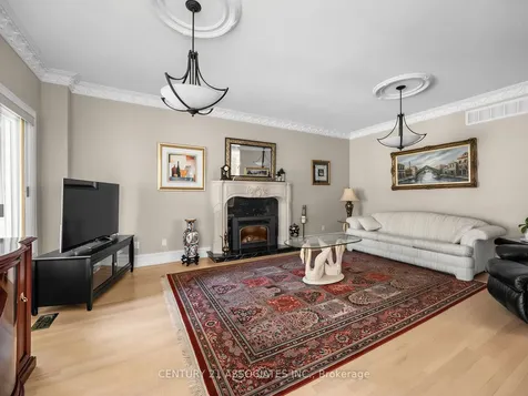 1478 Estes Crescent Mississauga ON L5V 1M4