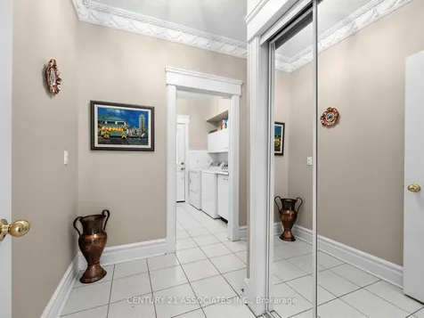 1478 Estes Crescent Mississauga ON L5V 1M4