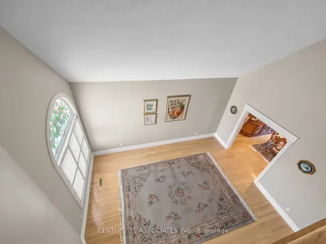 1478 Estes Crescent Mississauga ON L5V 1M4