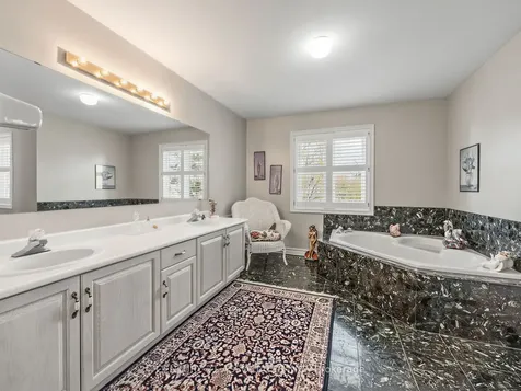 1478 Estes Crescent Mississauga ON L5V 1M4