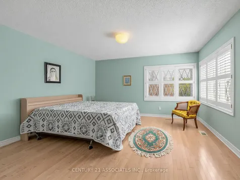 1478 Estes Crescent Mississauga ON L5V 1M4