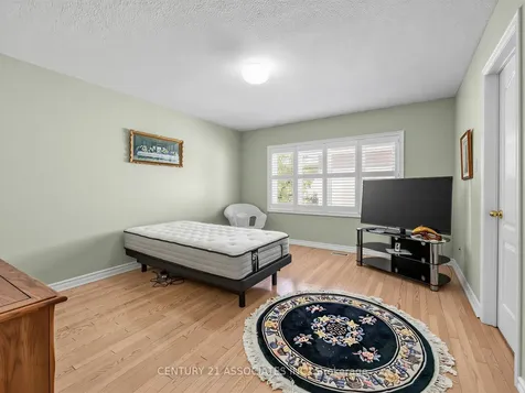 1478 Estes Crescent Mississauga ON L5V 1M4