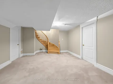 1478 Estes Crescent Mississauga ON L5V 1M4