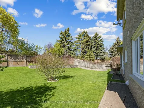 1478 Estes Crescent Mississauga ON L5V 1M4
