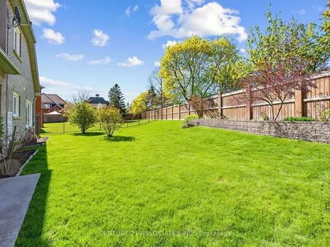 1478 Estes Crescent Mississauga ON L5V 1M4