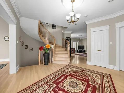 1478 Estes Crescent Mississauga ON L5V 1M4