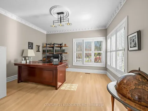 1478 Estes Crescent Mississauga ON L5V 1M4