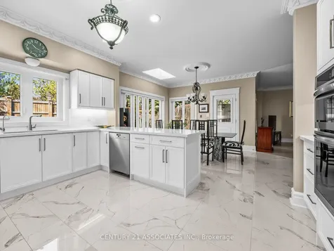 1478 Estes Crescent Mississauga ON L5V 1M4