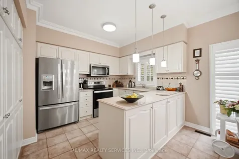 14 Yorkwood Trail Brampton ON L6R 3J3