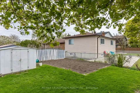 7340 Leesburg Street Mississauga ON L4T 3R6