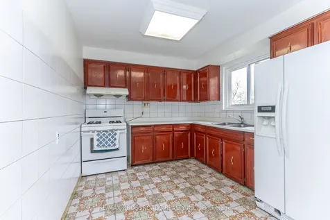 7340 Leesburg Street Mississauga ON L4T 3R6