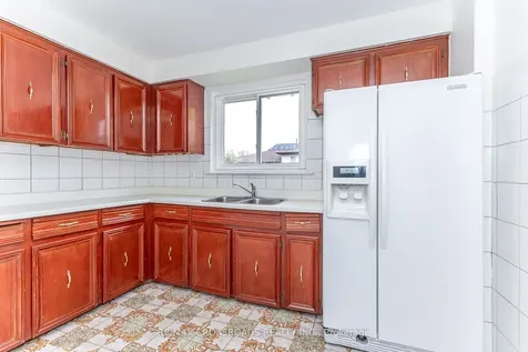 7340 Leesburg Street Mississauga ON L4T 3R6