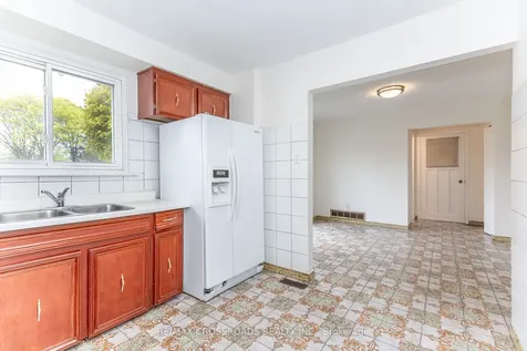 7340 Leesburg Street Mississauga ON L4T 3R6