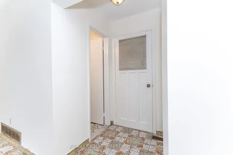 7340 Leesburg Street Mississauga ON L4T 3R6