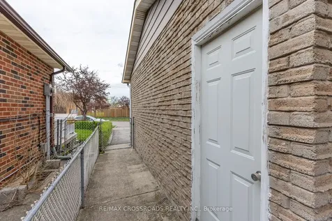7340 Leesburg Street Mississauga ON L4T 3R6