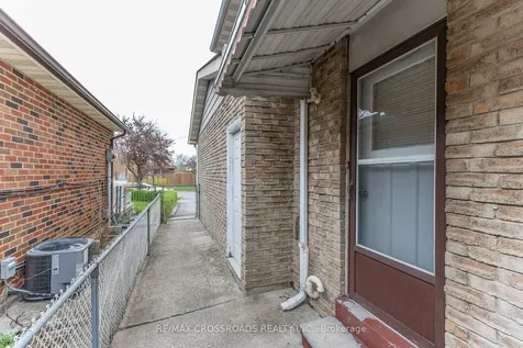 7340 Leesburg Street Mississauga ON L4T 3R6
