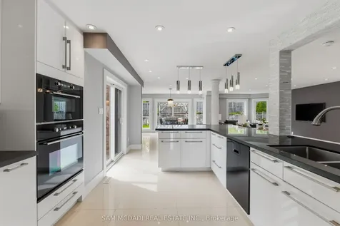 5532 Windy Hill Court Mississauga ON L4Z 3W4