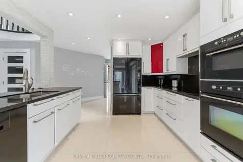 5532 Windy Hill Court Mississauga ON L4Z 3W4