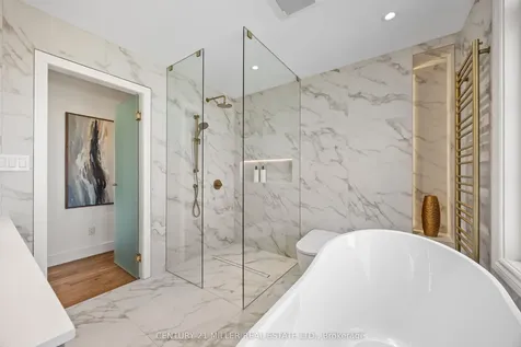 2252 Dewsbury Drive Oakville ON L6M 0A6
