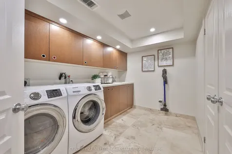 2252 Dewsbury Drive Oakville ON L6M 0A6