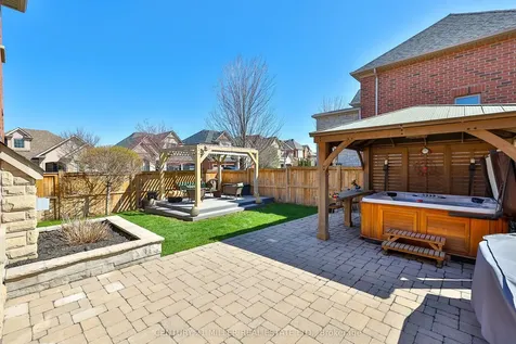 2252 Dewsbury Drive Oakville ON L6M 0A6