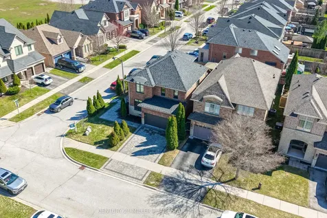 2252 Dewsbury Drive Oakville ON L6M 0A6