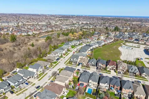 2252 Dewsbury Drive Oakville ON L6M 0A6