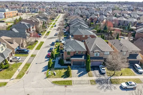 2252 Dewsbury Drive Oakville ON L6M 0A6