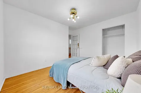 1947 Bonnymede Drive Mississauga ON L5J 1E4