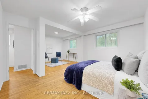 1947 Bonnymede Drive Mississauga ON L5J 1E4