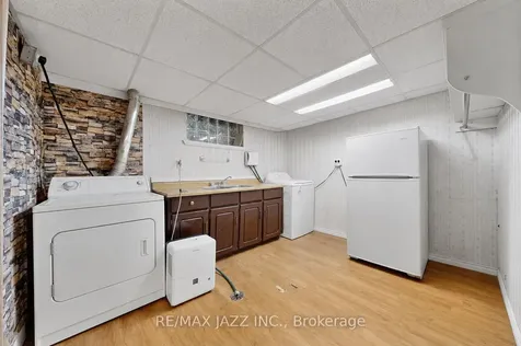 1947 Bonnymede Drive Mississauga ON L5J 1E4