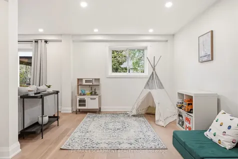 3452 Caplan Crescent Burlington ON L7N 2P9