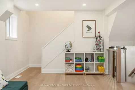 3452 Caplan Crescent Burlington ON L7N 2P9