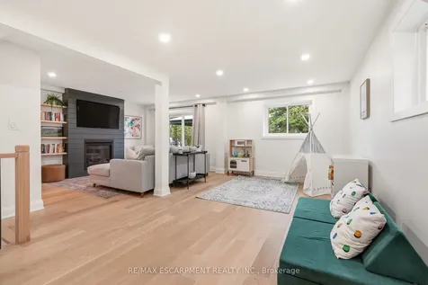 3452 Caplan Crescent Burlington ON L7N 2P9