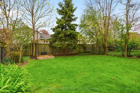 3452 Caplan Crescent Burlington ON L7N 2P9