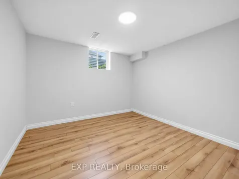 5697 Condor Place Mississauga ON L5V 2J4