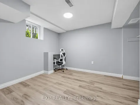 5697 Condor Place Mississauga ON L5V 2J4