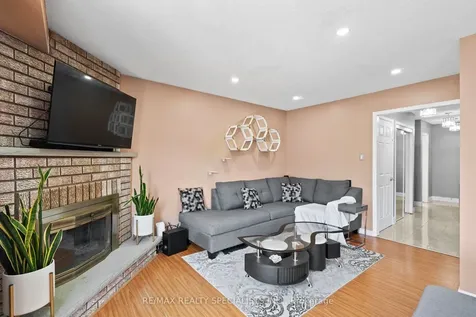 121 Tulip Drive Brampton ON L6Y 3X6