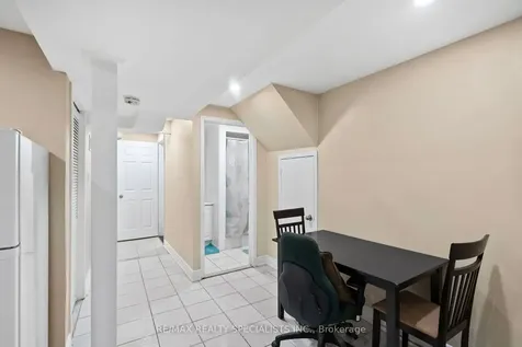 121 Tulip Drive Brampton ON L6Y 3X6