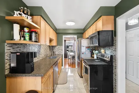 121 Tulip Drive Brampton ON L6Y 3X6
