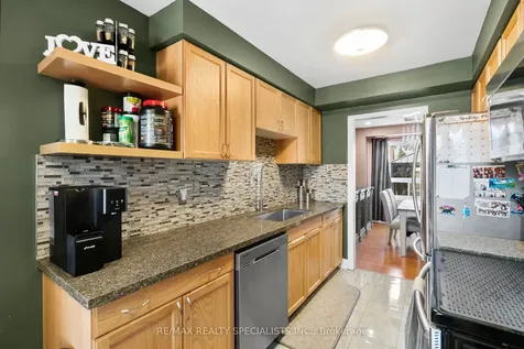 121 Tulip Drive Brampton ON L6Y 3X6