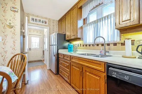 293 Thirtieth Street Toronto ON M8W 3E4