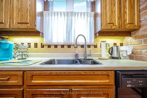 293 Thirtieth Street Toronto ON M8W 3E4