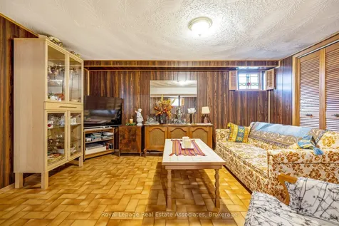 293 Thirtieth Street Toronto ON M8W 3E4