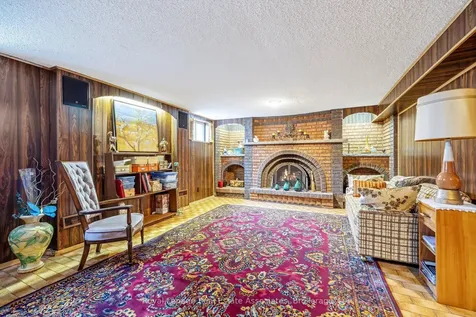 293 Thirtieth Street Toronto ON M8W 3E4